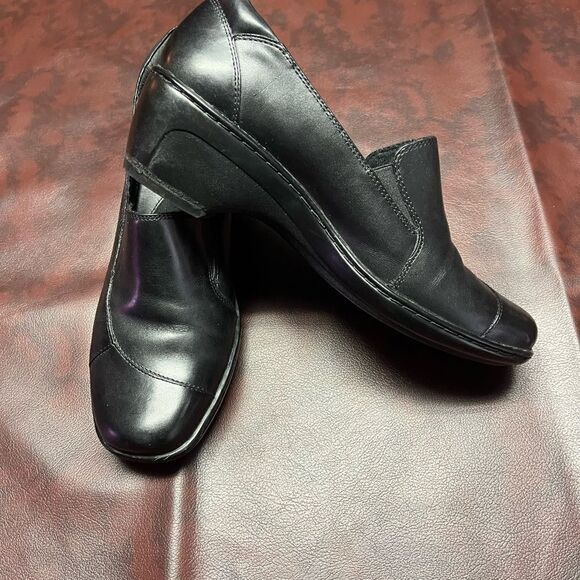 Clarks black leather slip on shoe, size 8 1/2 - Picture 3 of 12
